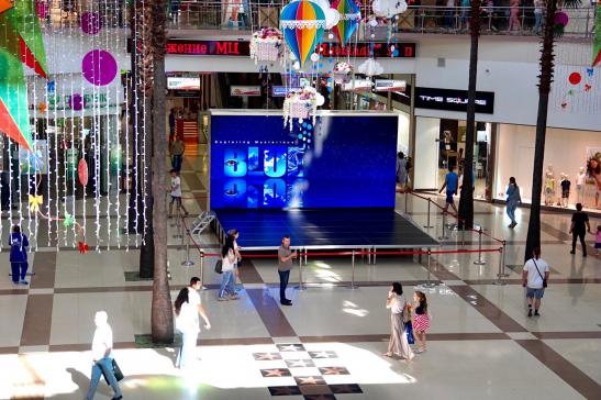 Stage in the shopping center "Red Square" image 2